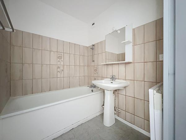 Hyper centre - T2 dans immeuble avec ascenseur