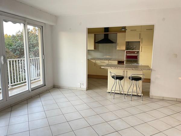 Appartement Val de Chézine 3 pièces balcon et parking,  
Saint herblain 44800