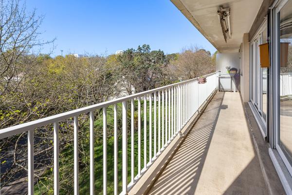 Appartement Val de Chézine 3 pièces balcon et parking,  
Saint herblain 44800