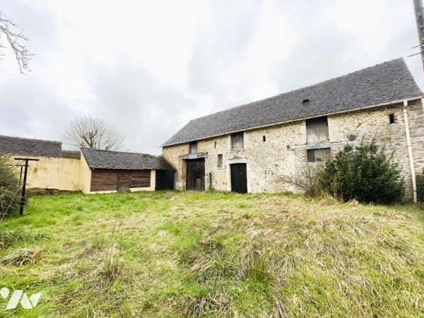  DEUX MAISONS mitoyennes avec cour et grandes dépendances au cœur de BALLON ST MARS