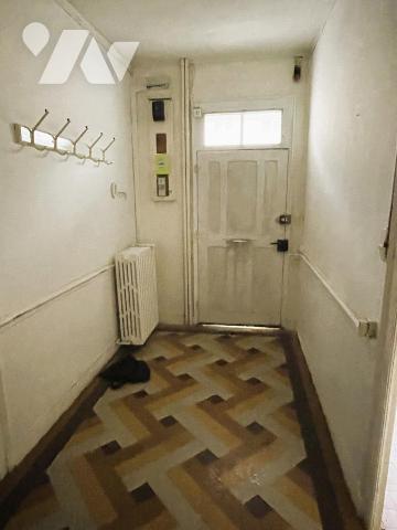  DEUX MAISONS mitoyennes avec cour et grandes dépendances au cœur de BALLON ST MARS