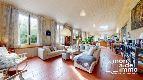 Magnifique demeure en pierre avec dépendance