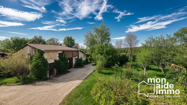 Magnifique demeure en pierre avec dépendance