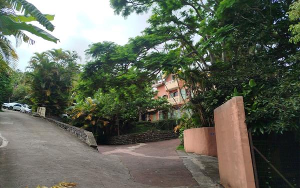 Appartement à louer    3 pièces • 86 m2 Saint-Denis