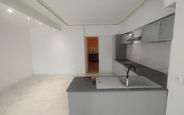 Appartement à louer    3 pièces • 86 m2 Saint-Denis