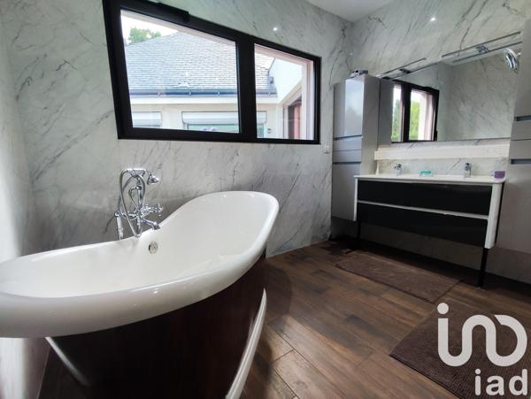 Maison à vendre 6 pièces 280 m² Saint-Cyr-sur-Loire