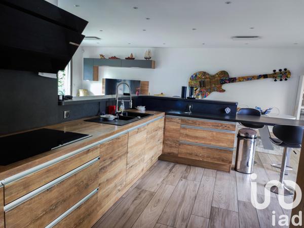 Maison à vendre 6 pièces 280 m² Saint-Cyr-sur-Loire