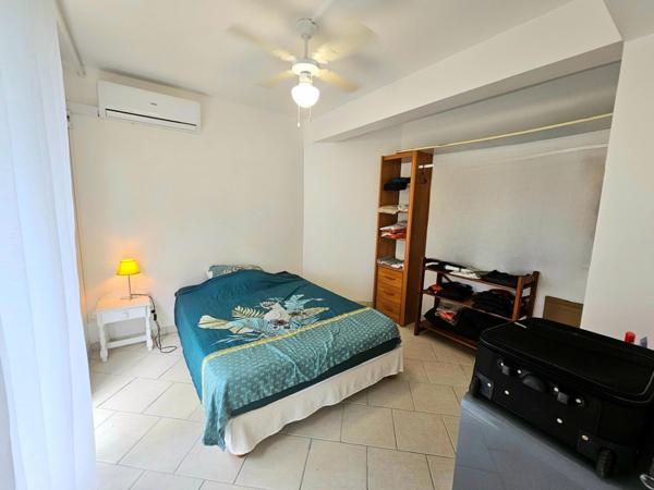 Maison familiale en impasse avec logement indépendant, offrant calme, volumes et fort potentiel d’aménagement ou de rendement locatif.