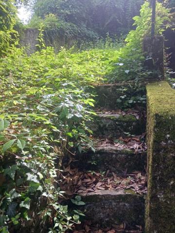 Maison en pierre composé de 2 logements avec dépendances