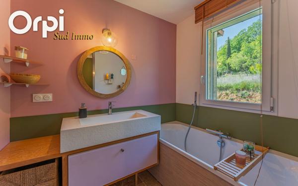Maison à vendre    5 pièces •  Rochemaure