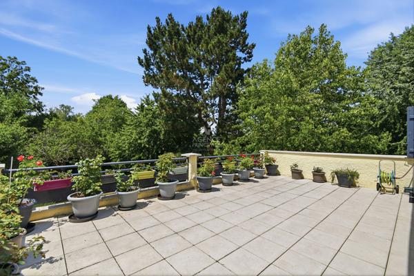 Maison Saint Germain En Laye 8 pièce(s) 183 m2 1 248 000 € **  - Référence  18483