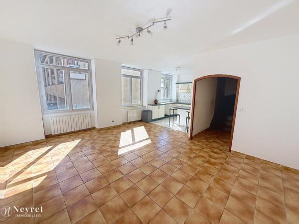 MAISON DE VILLE A BELLEVUE 92 m² + sous sol et garage