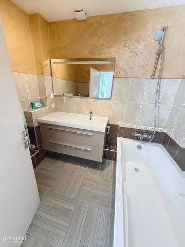 MAISON DE VILLE A BELLEVUE 92 m² + sous sol et garage