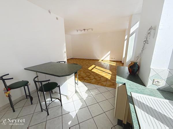 MAISON DE VILLE A BELLEVUE 92 m² + sous sol et garage