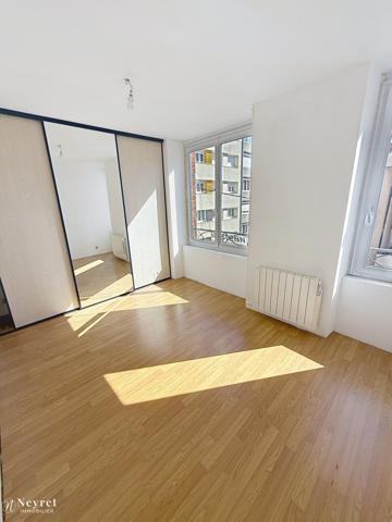 MAISON DE VILLE A BELLEVUE 92 m² + sous sol et garage