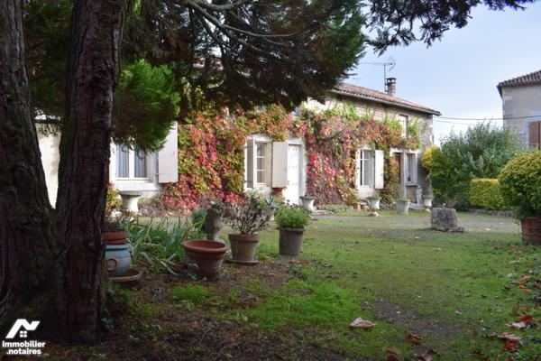 Maison avec dépendances et atelier situés à VILLIERS LE ROUX Terrain de 3500m2