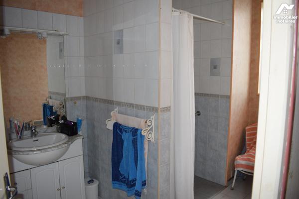 Maison avec dépendances et atelier situés à VILLIERS LE ROUX Terrain de 3500m2