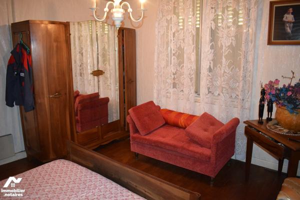 Maison avec dépendances et atelier situés à VILLIERS LE ROUX Terrain de 3500m2