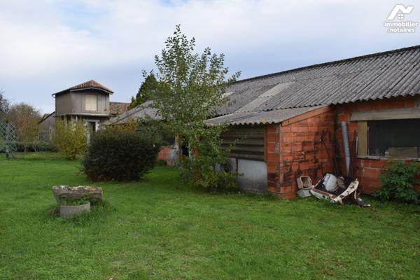 Maison avec dépendances et atelier situés à VILLIERS LE ROUX Terrain de 3500m2