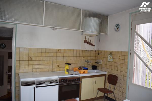 Maison avec dépendances et atelier situés à VILLIERS LE ROUX Terrain de 3500m2