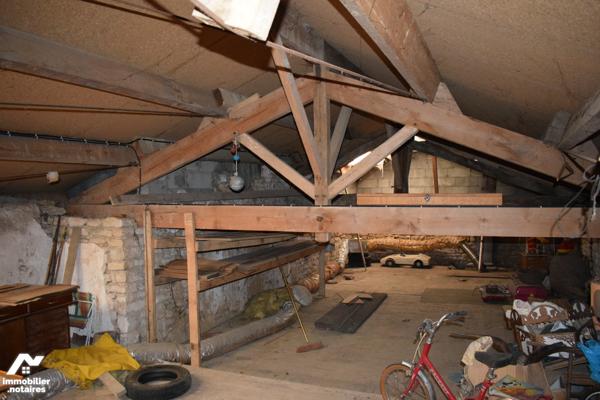 Maison avec dépendances et atelier situés à VILLIERS LE ROUX Terrain de 3500m2