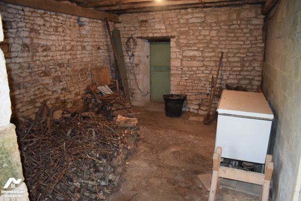 Maison avec dépendances et atelier situés à VILLIERS LE ROUX Terrain de 3500m2