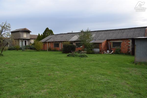 Maison avec dépendances et atelier situés à VILLIERS LE ROUX Terrain de 3500m2