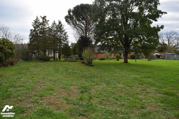 Maison avec dépendances et atelier situés à VILLIERS LE ROUX Terrain de 3500m2