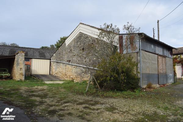 Maison avec dépendances et atelier situés à VILLIERS LE ROUX Terrain de 3500m2