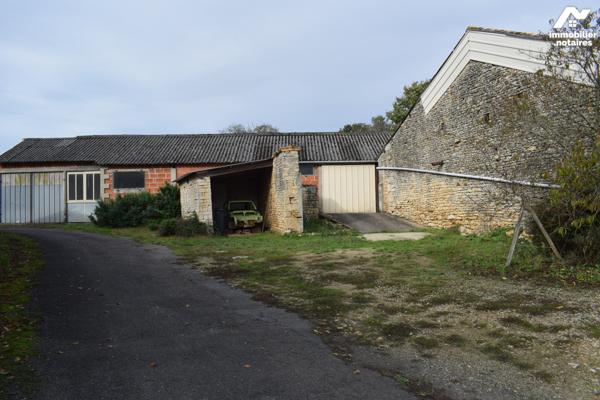 Maison avec dépendances et atelier situés à VILLIERS LE ROUX Terrain de 3500m2
