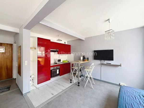Location                                                      Appartement
                        
                     1 pièces                      33 m2                     à Clermont-Ferrand