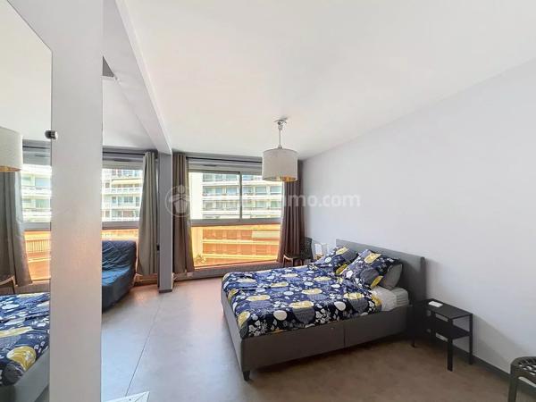 Location                                                      Appartement
                        
                     1 pièces                      33 m2                     à Clermont-Ferrand