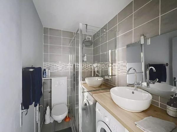 Location                                                      Appartement
                        
                     1 pièces                      33 m2                     à Clermont-Ferrand