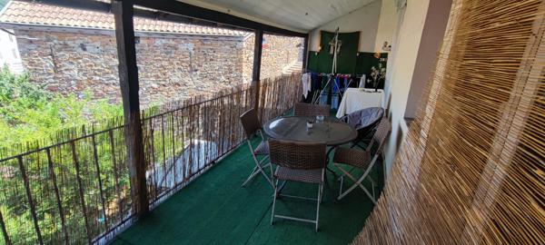 Maison de ville en pierre 140 m² avec cour intimiste, terrasse 26 m² et stationnement couvert Decazeville