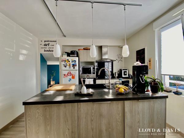 Immeuble · Restaurant 150 m² + Appartement Rénové · Centre-Bourg · 10 min de Nantes — Thouaré-sur-Loire