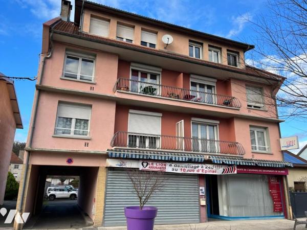 Immeuble de rapport composé de 8 logements, un local commercial, garages et parkings, située en pl