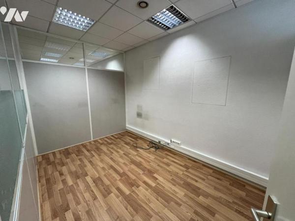 Immeuble de rapport composé de 8 logements, un local commercial, garages et parkings, située en pl