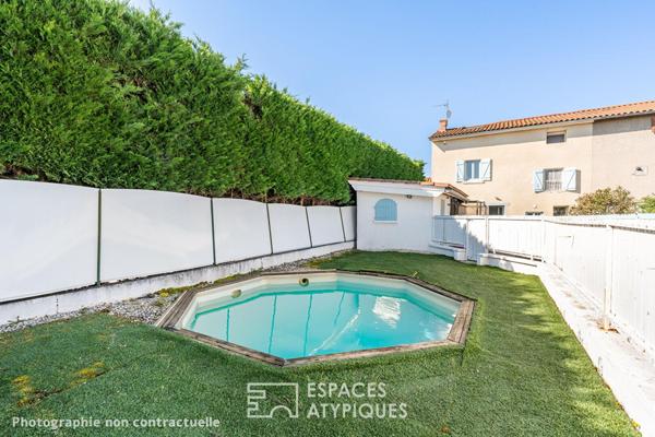 Maison avec terrasse, cour et piscine au coeur du Beaujolais