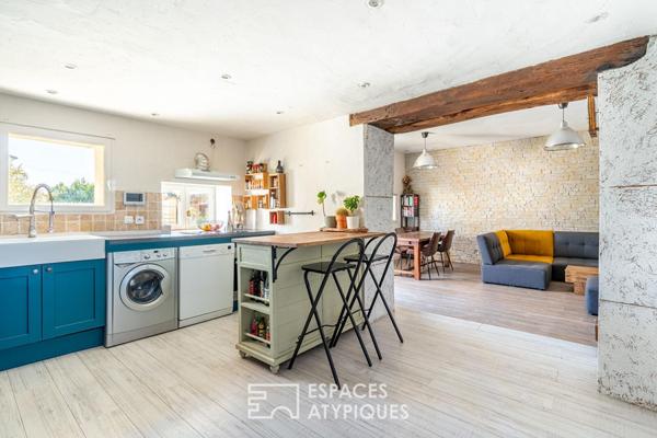 Maison avec terrasse, cour et piscine au coeur du Beaujolais