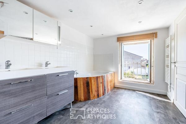 Maison avec terrasse, cour et piscine au coeur du Beaujolais