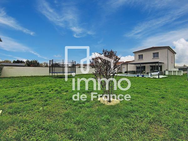 Maison contemporaine 121 m² - 4 chambres - Piscine - Terrain 721 m²