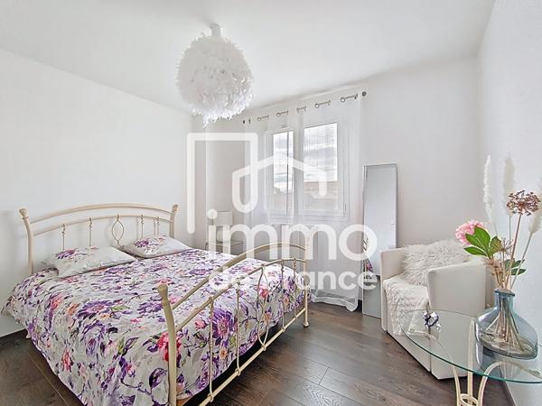 Maison contemporaine 121 m² - 4 chambres - Piscine - Terrain 721 m²