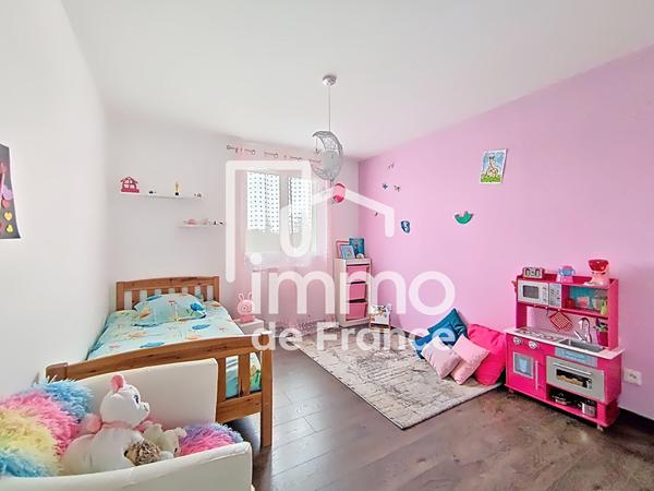 Maison contemporaine 121 m² - 4 chambres - Piscine - Terrain 721 m²