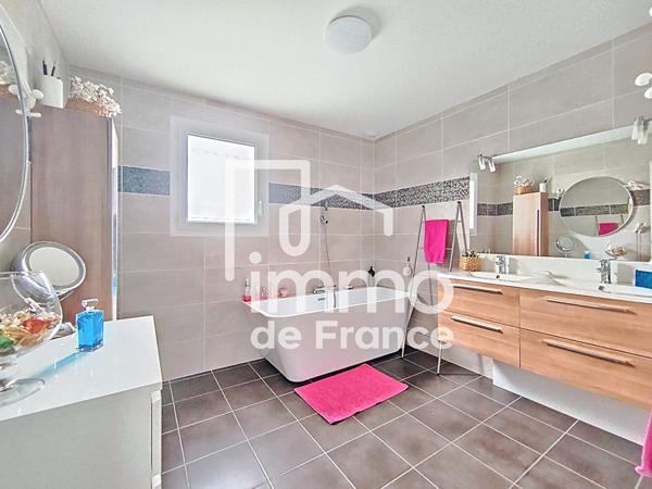 Maison contemporaine 121 m² - 4 chambres - Piscine - Terrain 721 m²