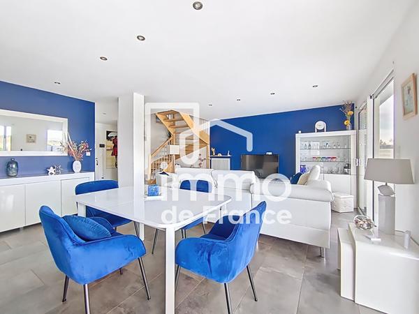 Maison contemporaine 121 m² - 4 chambres - Piscine - Terrain 721 m²