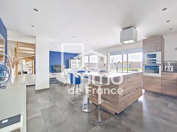 Maison contemporaine 121 m² - 4 chambres - Piscine - Terrain 721 m²