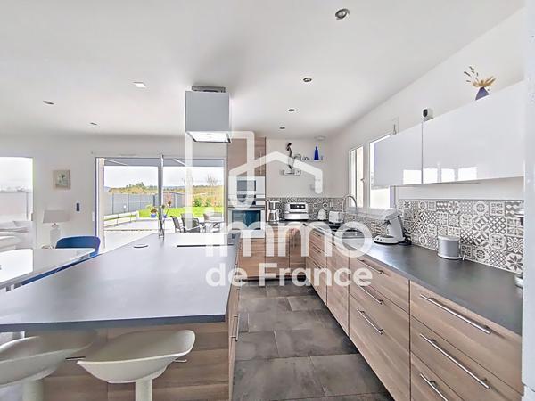 Maison contemporaine 121 m² - 4 chambres - Piscine - Terrain 721 m²