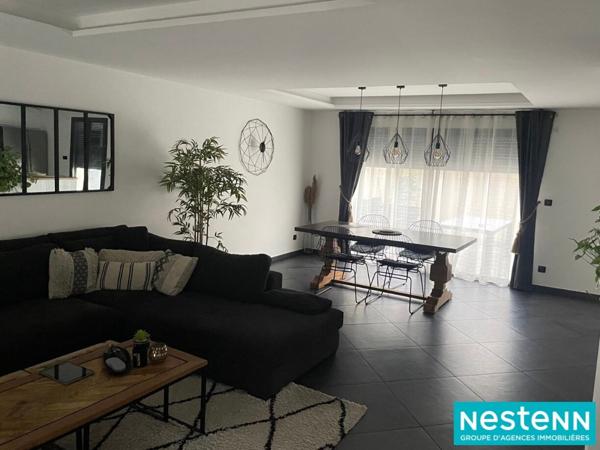 Maison récente à vendre à Vaulx-en-Velin - 4 pièces, 3 chambres dont une suite parentale, deux places de parking