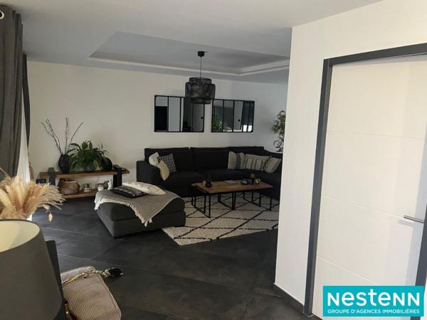 Maison récente à vendre à Vaulx-en-Velin - 4 pièces, 3 chambres dont une suite parentale, deux places de parking