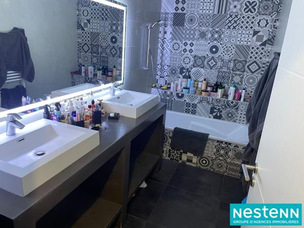 Maison récente à vendre à Vaulx-en-Velin - 4 pièces, 3 chambres dont une suite parentale, deux places de parking